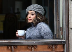 vanessa-hudgens-filming-a-scene-for-second-act-in-nyc-10-26-2017-1.jpg