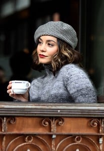 vanessa-hudgens-filming-a-scene-for-second-act-in-nyc-10-26-2017-7.jpg