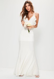 vestido-largo-de-novia-con-volantes-en-blanco.jpg