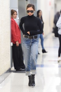 victoria-beckham-arrives-at-jfk-airport-in-nyc-10-11-2017-0.jpg