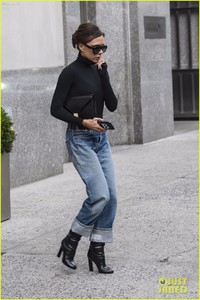 victoria-beckham-heads-out-to-visit-son-brooklyn-in-nyc-02.jpg
