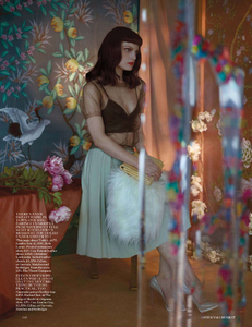 vogue-uk-2013-04-apr-2181.thumb.png.53f41ccf98f94fa235eef71fbb84c475.png