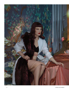 vogue-uk-2013-04-apr-2261.thumb.png.33cf4cd527c6299ebac3ebaf287a975d.png