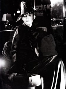 vogue_uk_nov_1998_25.thumb.jpg.05a04477a541c8722dccc677ff01c873.jpg
