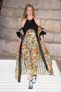 vuitton-rs18-0551.thumb.jpg.728ed8abfeda2b8bf744b14814fd1324.jpg
