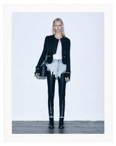 01-Alexander-Wang-Resort-18.thumb.jpg.3dc7603db698aaae2e334bbb39ca5b7e.jpg