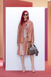 02-bottega-veneta-pre-fall-2018.thumb.jpg.256a65b266746e71e5cbaaf5debde1fa.jpg