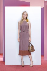 04-bottega-veneta-pre-fall-2018.thumb.jpg.bffe19ca831a2f5fade3a8f708e914ac.jpg