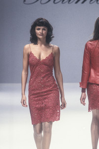 0_blumarine-fw-1996-1_html.thumb.JPEG.0c14cfc91d68348213d3f15506a60a6a.JPEG