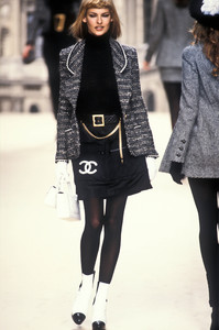 0_chanel-fw-1994-1_html.thumb.JPEG.e26c48b49df6e79fb0ed17cd4c206d17.JPEG