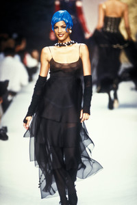 0_chanel-hc-fw-1992-1_html.thumb.JPEG.6acda28add32ef16b6e3537e137e6aea.JPEG