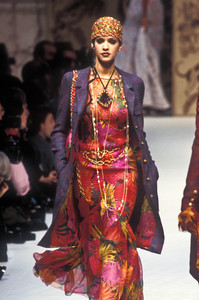 0_chanel-hc-fw-1993-1_html.thumb.JPEG.c3c0099761327e567f44ae2a4bb1783c.JPEG