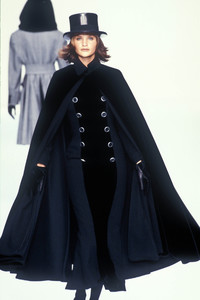 0_christian-dior-fw-1994-1_html.thumb.JPEG.080a6573986ee2b1b8f6f4034d490ed9.JPEG