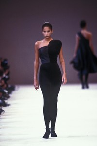 0_comme-des-garcons-ss-1988-1_html.thumb.JPEG.4c79f4e97846a4afef89262fa99adced.JPEG