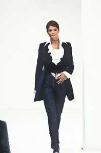 0_dolce-gabbana-fw-1994-1_html.thumb.JPEG.928b93c050b5c5e3c80f985b3010d6db.JPEG