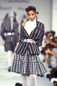 0_enrico-coveri-ss-1988-1_html.thumb.JPEG.b3c1349c467173cb0a7d45c5cb742e28.JPEG