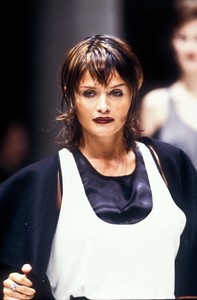 0_fendi-fw-1994-1_html.thumb.JPEG.2435365ee2149d8e205f645cb0a2f985.JPEG