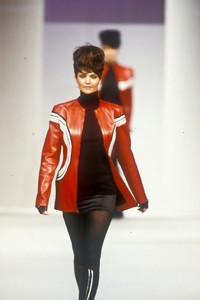 0_herve-leger-fw-1994-1_html.thumb.JPEG.316348681cd80a4e4d06a87ca2ddb5c8.JPEG