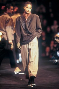0_jean-paul-gaultier-ss-1988-1_html.thumb.JPEG.acc958a8d206babfe5ce282b02c1d455.JPEG