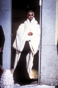 0_john-galliano-fw-1995-1_html.thumb.JPEG.f586aed95a209dd2de5bb3f0b8a9bdac.JPEG