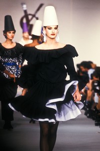 0_ysl-ss-1988-1_html.thumb.JPEG.de6b3ab34d1c2b2bc530c8a3ba454fb6.JPEG