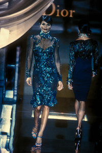 10_christian-dior-hc-fw-1995-11_html.thumb.JPEG.0c2f8f2713ff91e78f362e481b040323.JPEG