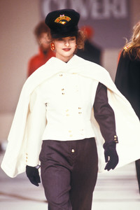 10_enrico-coveri-fw-1988-7_html.thumb.JPEG.d7d3befd9c9043a8532a3b55cb3b16c8.JPEG