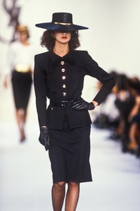 10_ysl-ss-1987-4_html.thumb.JPEG.53fbc9bbc0fcaf76d936dc090d463392.JPEG