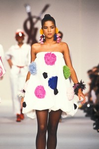 10_ysl-ss-1988-11_html.thumb.JPEG.c41243b94a7e494058256779cbb53126.JPEG