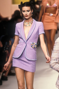 11_chanel-ss-1995-27_html.thumb.JPEG.70be103d6ce315781df2737755c60151.JPEG