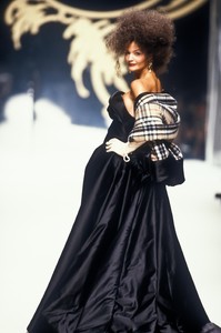 11_vivienne-westwood-ss-1995-12_html.thumb.JPEG.e4d1762e899c0f2dd5dd840e7dfa6343.JPEG