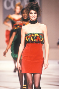 13_enrico-coveri-fw-1988-10_html.thumb.JPEG.4443bed5b910eceeea7198c3373880c1.JPEG