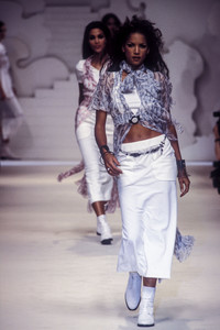 13_karl-lagerfeld-ss-1993-4_html.thumb.JPEG.cf39245dd2c19f8293da4fd2171c9dee.JPEG