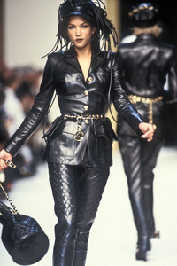 1_chanel-fw-1992-2_html.thumb.JPEG.69e53c9dab21bd4f449c1f9fc188a60c.JPEG