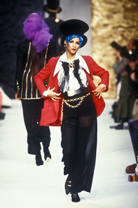 1_chanel-hc-fw-1992-2_html.thumb.JPEG.e3802d2ce4ebe70bd1ec1a47e9fde780.JPEG