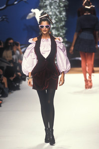 1_chloe-fw-1994-2_html.thumb.JPEG.a47892b1d9c9d5d92b15b6328a0a490d.JPEG