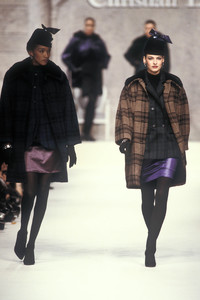 1_christian-dior-fw-1988-2_html.thumb.JPEG.c6b650b7e4b66bb7ca0a0d759dd882c7.JPEG