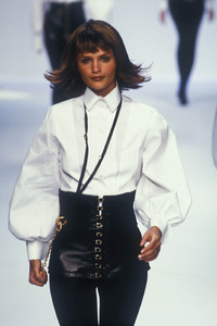 1_christian-dior-fw-1994-2_html.thumb.JPEG.3498ae29c612cc92a4c144c5b2c402ea.JPEG