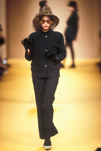 1_christian-lacroix-fw-1988-2_html.thumb.JPEG.1faa817ac2d260b3d233d0ae6014fe4d.JPEG