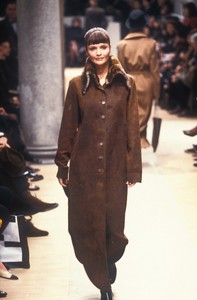 1_fendi-fw-1996-2_html.thumb.JPEG.b7b2600ab91d319265a5d240b4bfdc4b.JPEG