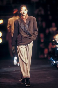 1_jean-paul-gaultier-ss-1988-2_html.thumb.JPEG.38a721a8d3a07e1473e5f2a2efbb85d4.JPEG