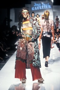 1_jean-paul-gaultier-ss-1996-2_html.thumb.JPEG.d3152cc4337d33541c54ce2efb281ee6.JPEG