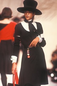 1_karl-lagerfeld-fw-1988-2_html.thumb.JPEG.92d1c6590c0d15c8fbe833124c0ab035.JPEG