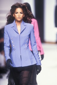 1_karl-lagerfeld-ss-1992-2_html.thumb.JPEG.ea237141067e7949eb3493d1e9a08522.JPEG