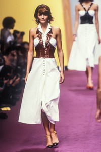 1_karl-lagerfeld-ss-1995-2_html.thumb.JPEG.b463af252db156918ed7e42269dee5de.JPEG