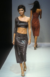 1_paco-rabanne-ss-1997-2_html.thumb.JPEG.196020b88e27e524153f04fa04363954.JPEG