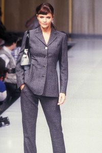 1_salvatore-ferragamo-fw-1996-2_html.thumb.JPEG.620d7081f5ac788e2d79a1e5267fb4cc.JPEG