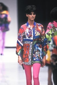 1_versace-ss-1991-11_html.thumb.JPEG.2198062d3d688f247a925e6c0e3491f9.JPEG