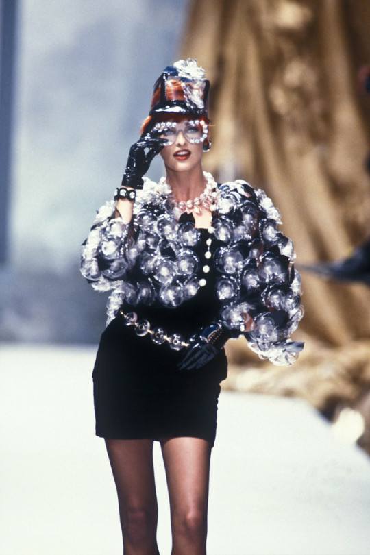 Linda Evangelista walks the runway during the Chanel Haute Couture