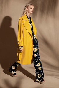 23-Michael-Kors-Resort-18.thumb.jpg.dd00f1c2994756acfde02808893c2cbc.jpg